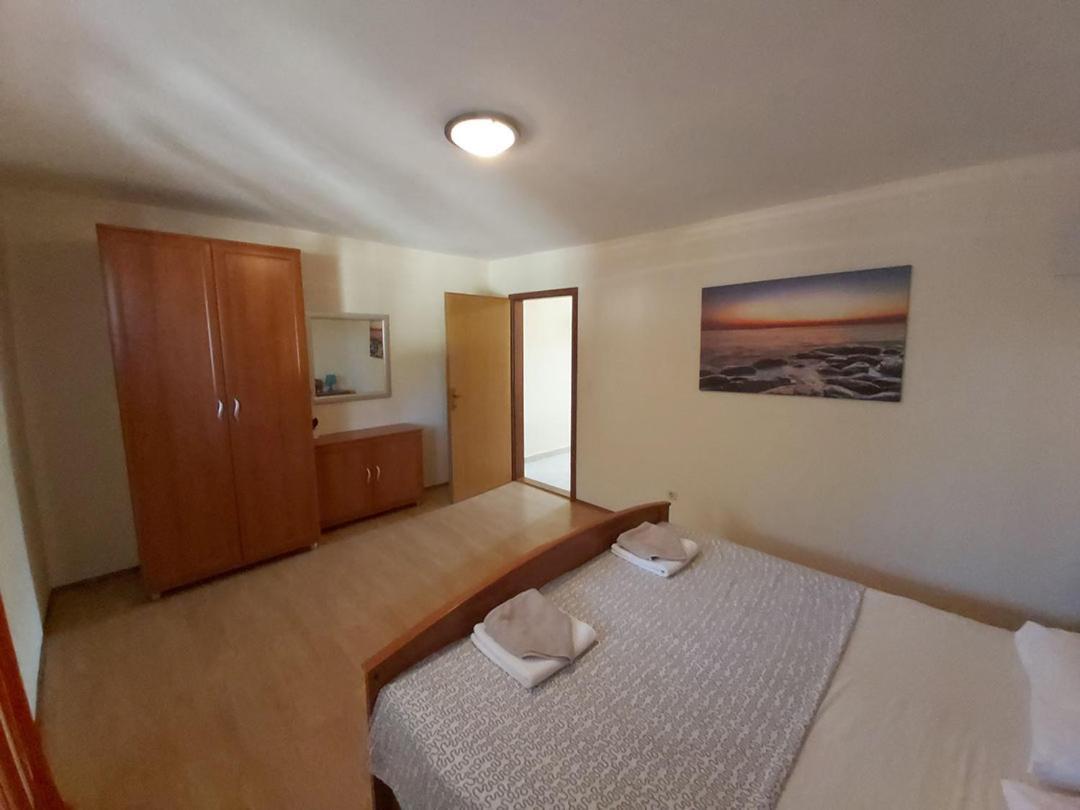 Apartments Elvir Нин Екстериор снимка