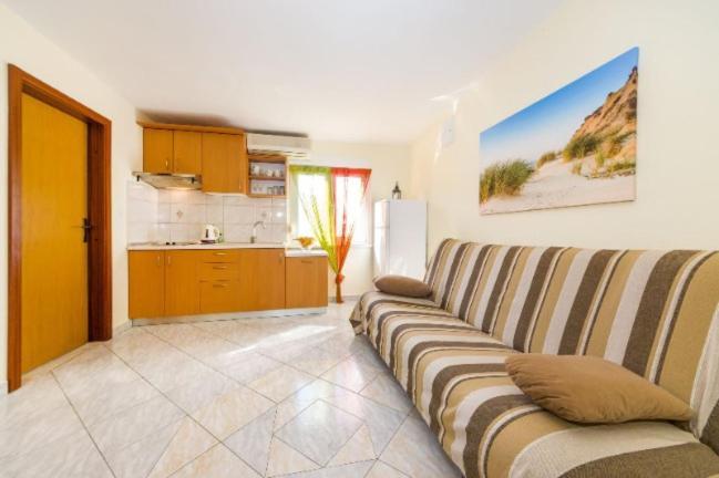 Apartments Elvir Нин Екстериор снимка