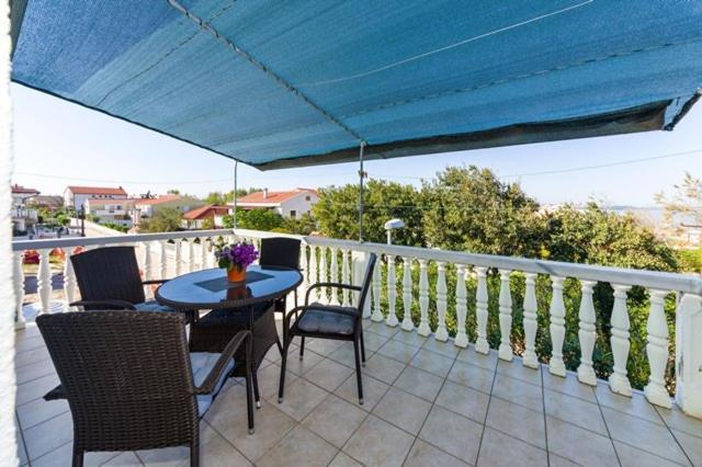 Apartments Elvir Нин Екстериор снимка