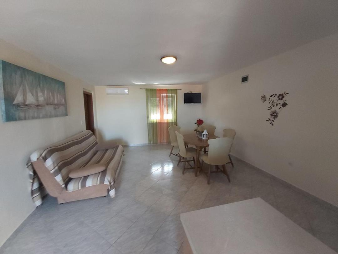Apartments Elvir Нин Екстериор снимка
